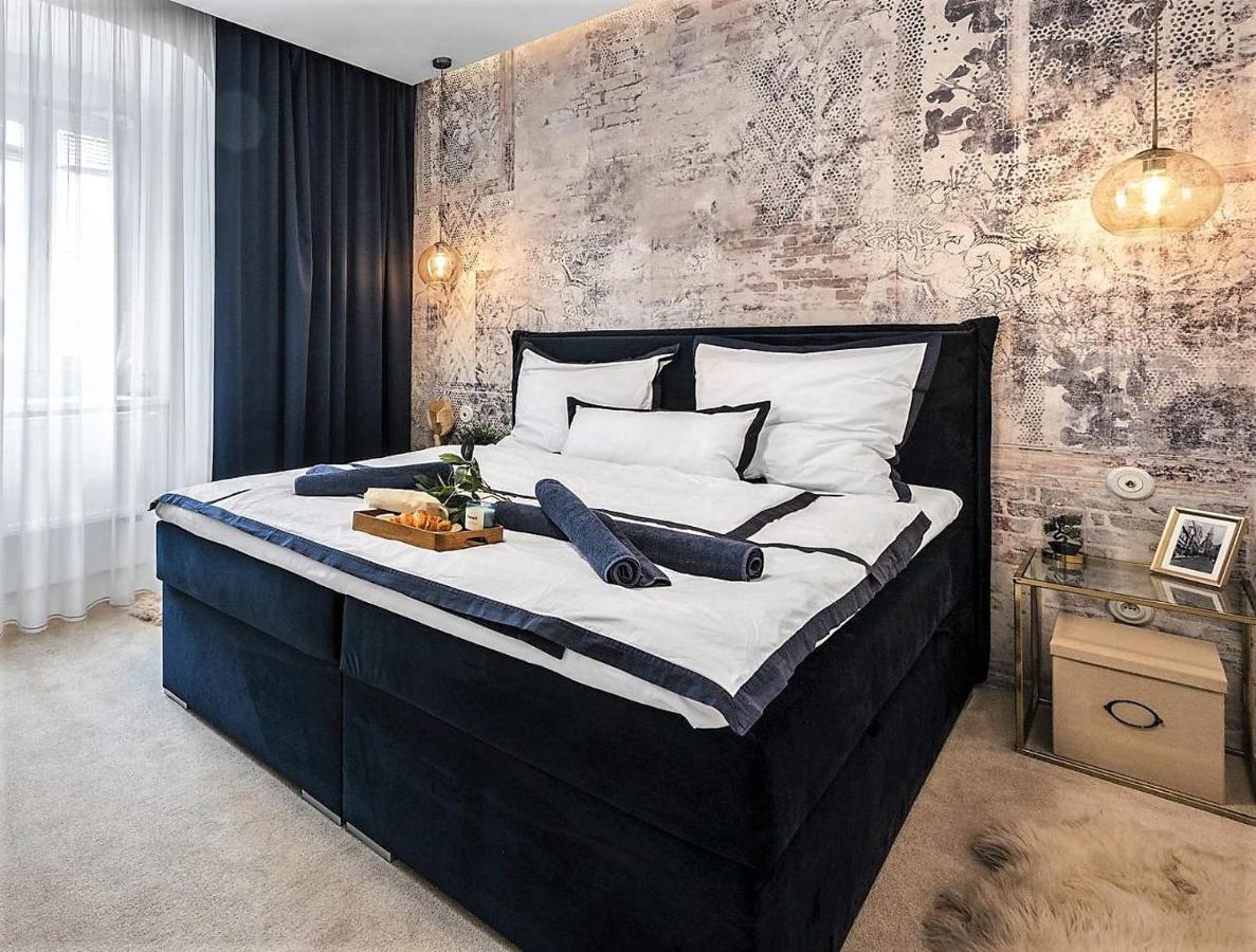 New Design & High Standard Apt From 16Th Century In Old Town-Free Parking Bratislava Exterior photo