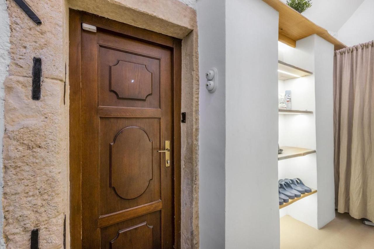 New Design & High Standard Apt From 16Th Century In Old Town-Free Parking Bratislava Exterior photo